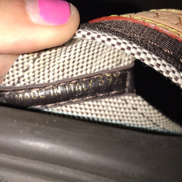 Louis Vuitton Logo Sandals - Picture 6 of 6